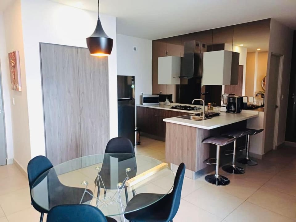 majestic Apt 5 min Arena Mty AC Gym BBQ Apartment in Monterrey