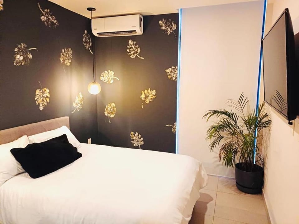 majestic Apt 5 min Arena Mty AC Gym BBQ Apartment in Monterrey