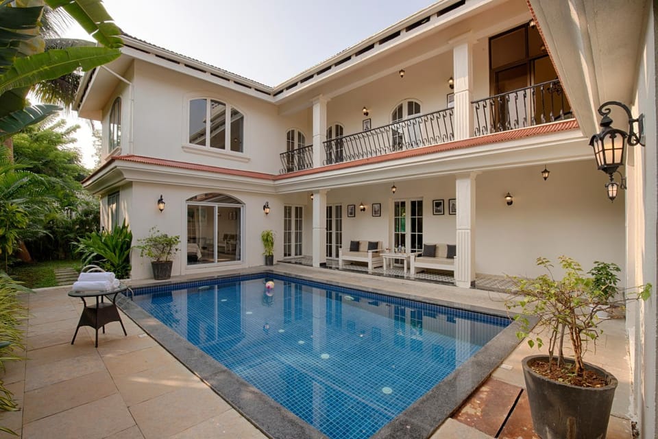 Property building, Pool view