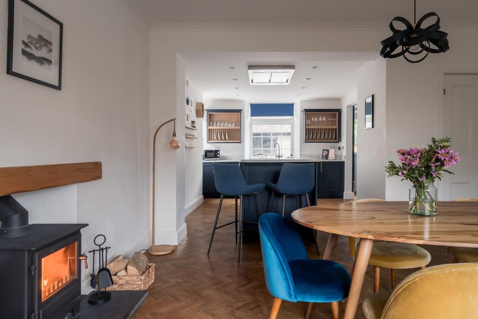 Seating area, Dining area