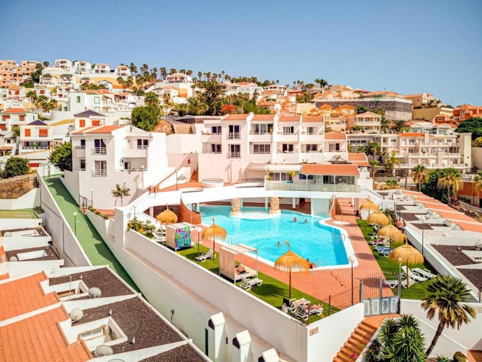 Neighbourhood, Pool view, Swimming pool