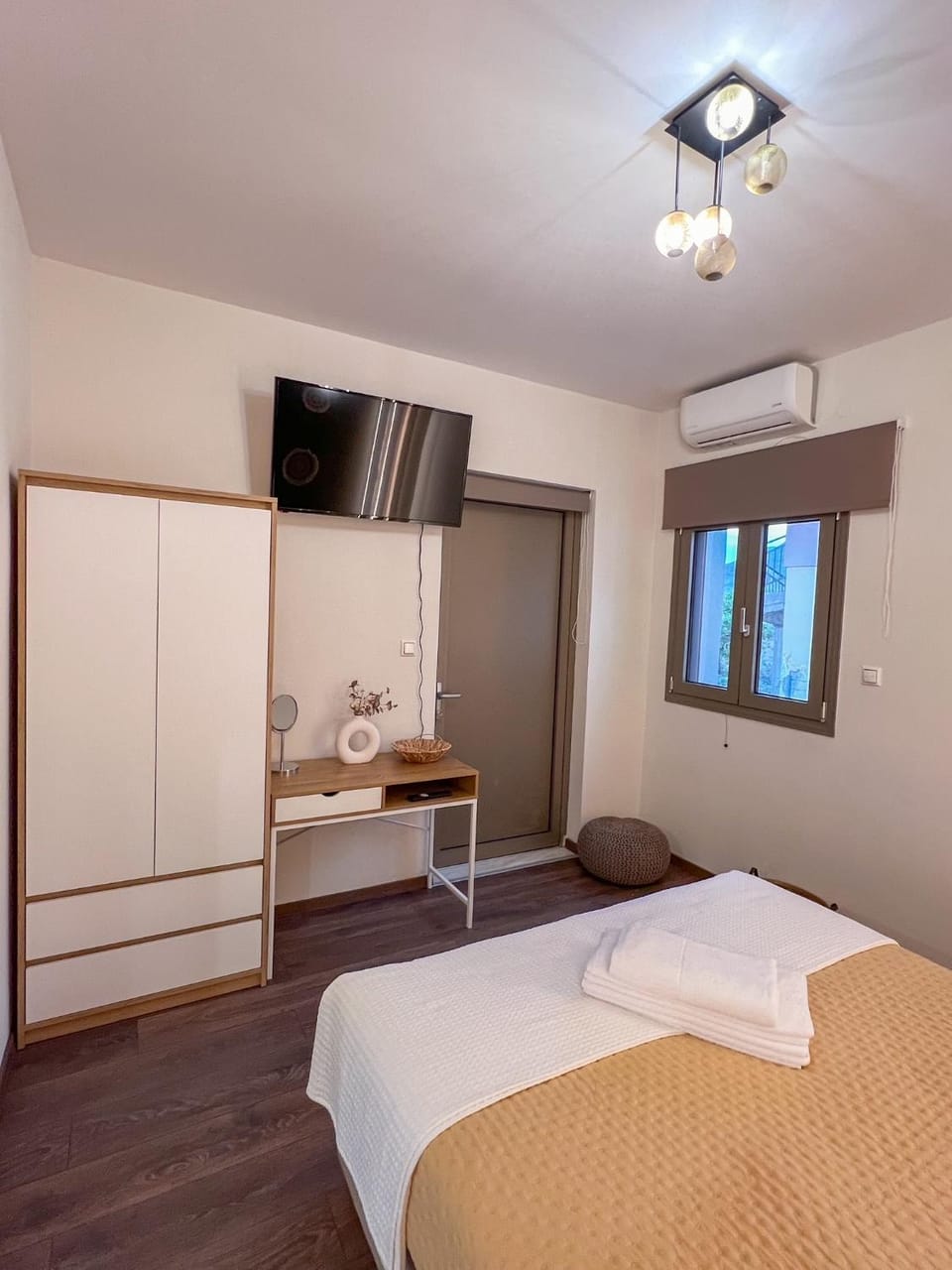Bed, TV and multimedia, Bedroom, towels, wardrobe, air conditioner
