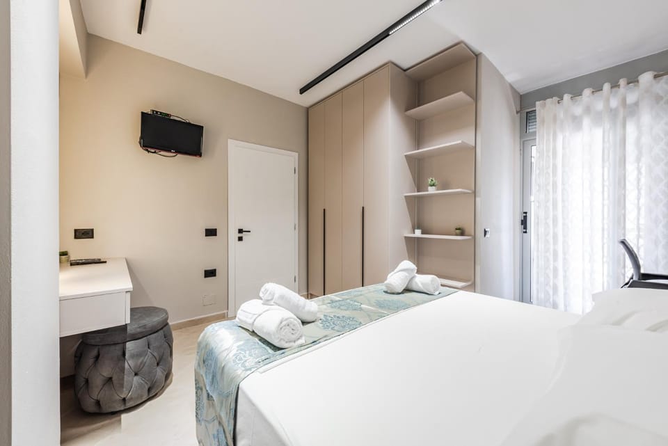 Bed, TV and multimedia, Bedroom, towels, wardrobe