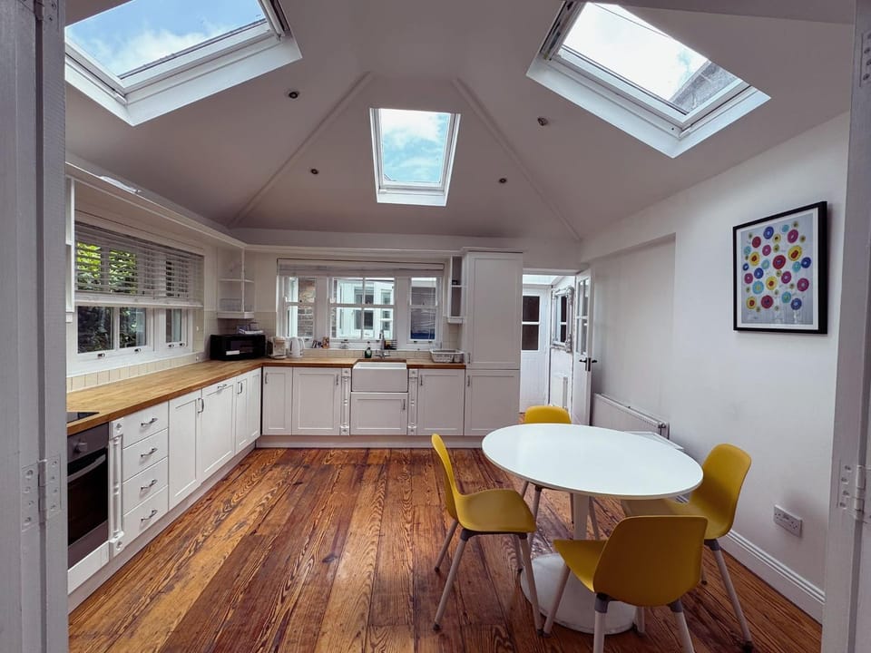 Shelbourne Cottages by RDS&AVIVA House in Dublin