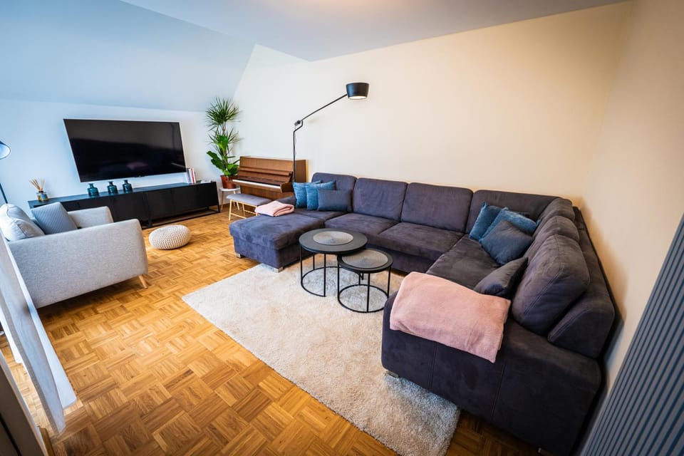 TV and multimedia, Living room, Seating area