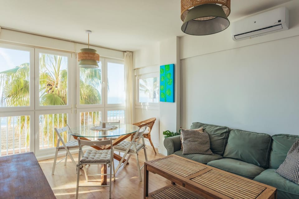 Seating area, Dining area, air conditioner