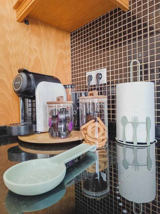 Kitchen or kitchenette, Food and drinks