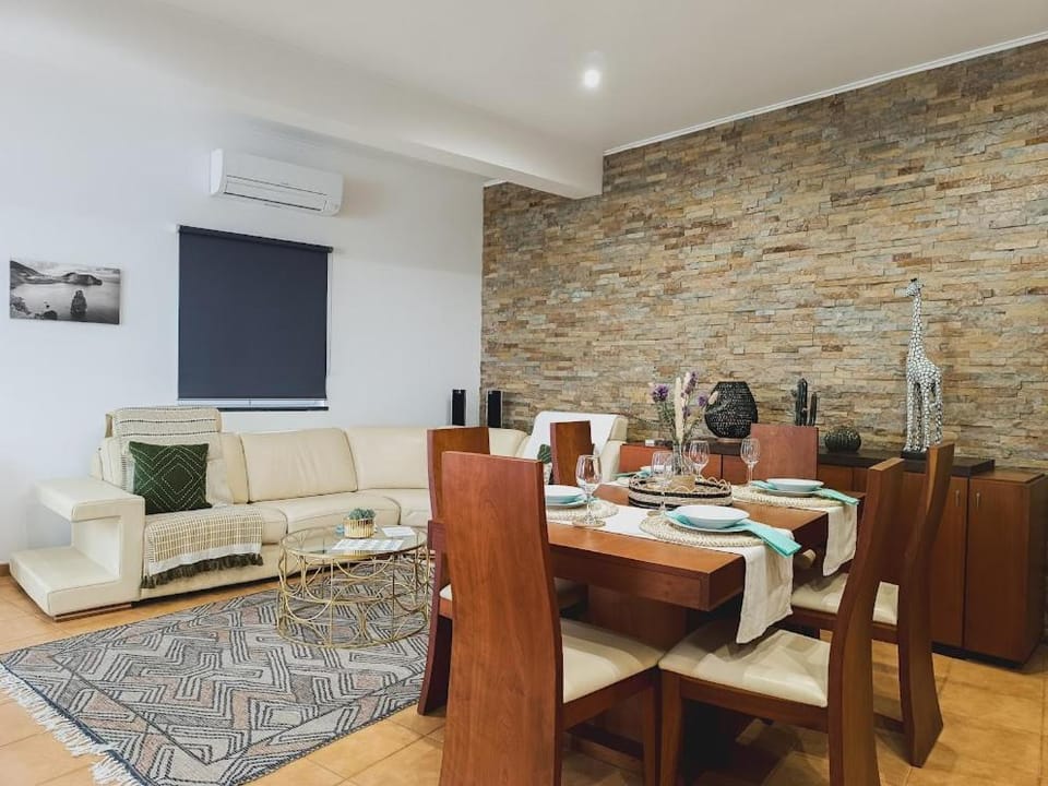 Living room, Seating area, Dining area, air conditioner