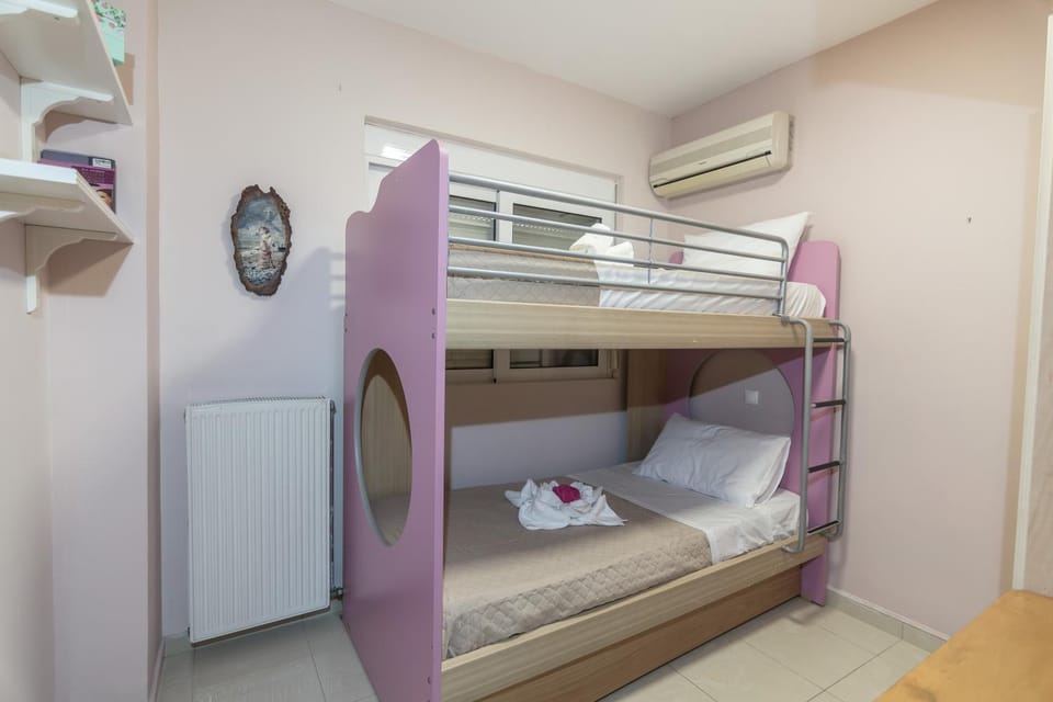 Photo of the whole room, Bedroom, bunk bed, towels, wardrobe, air conditioner