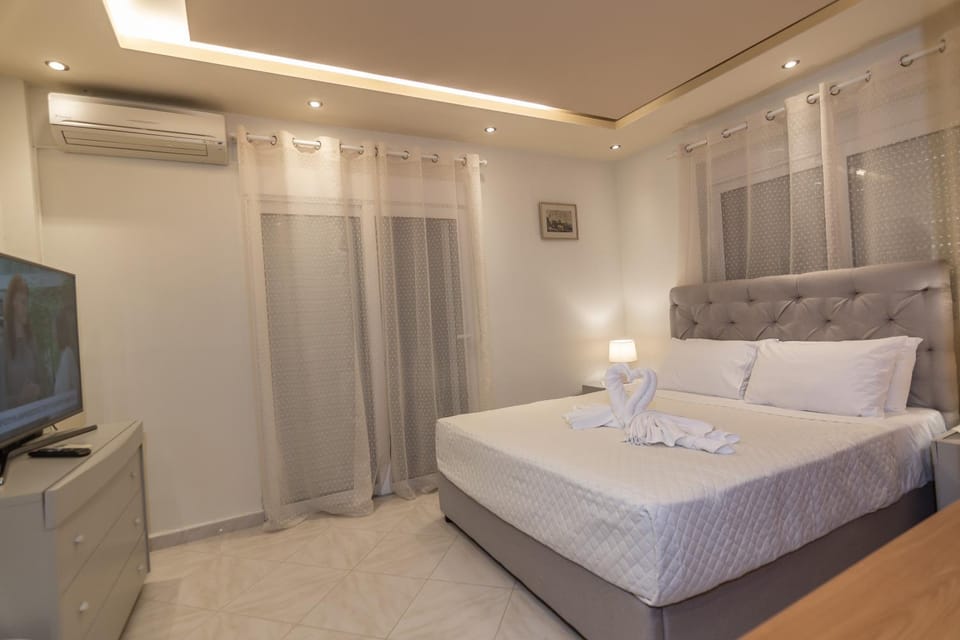Bed, TV and multimedia, Photo of the whole room, Evening entertainment, wardrobe, air conditioner