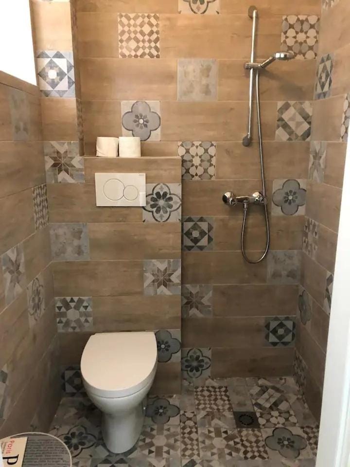 Monolocale a Lesa - monolocale indipendente con divano letto e angolo cottura Apartment in Canton of Ticino