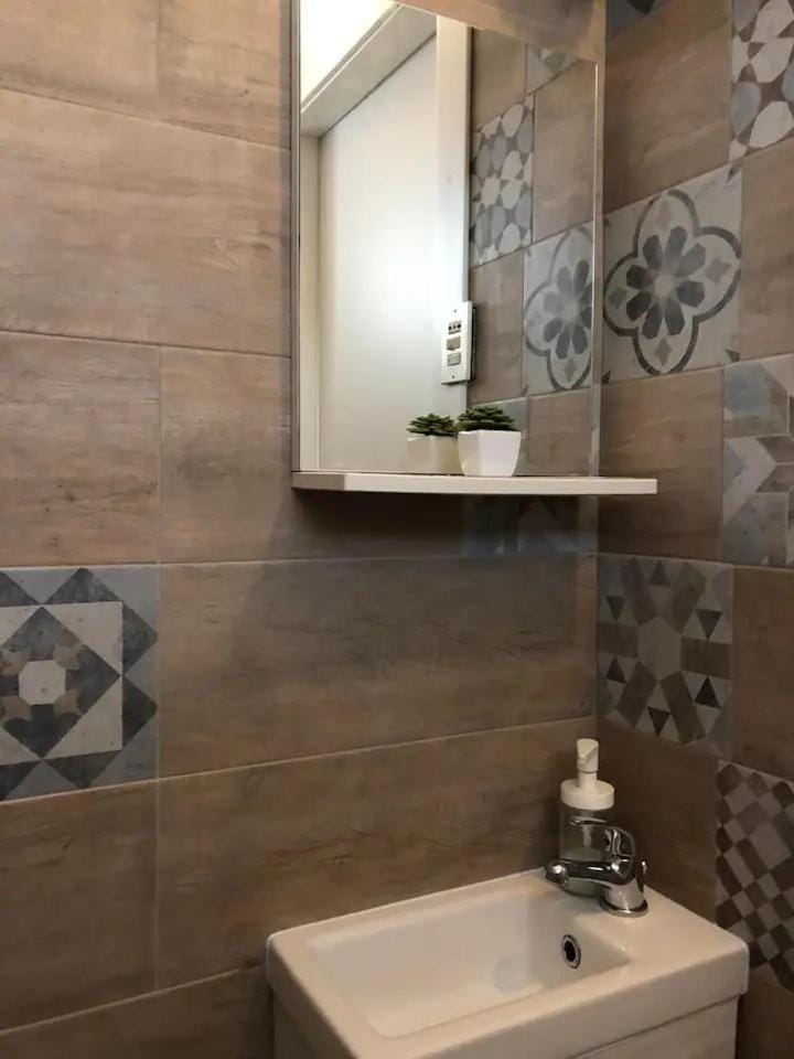 Monolocale a Lesa - monolocale indipendente con divano letto e angolo cottura Apartment in Canton of Ticino