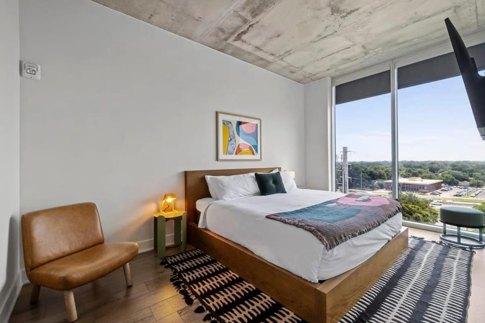 Rainey St Condo - Heated Pool - Gym - Bar - DT ATX House in Austin