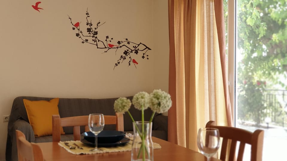 Living room, Garden view, Mountain view