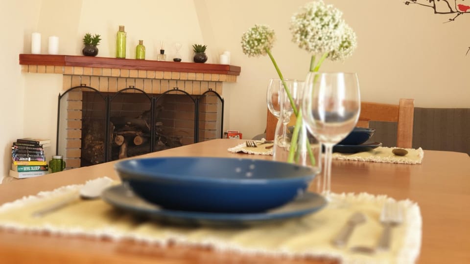 Living room, Dining area, fireplace