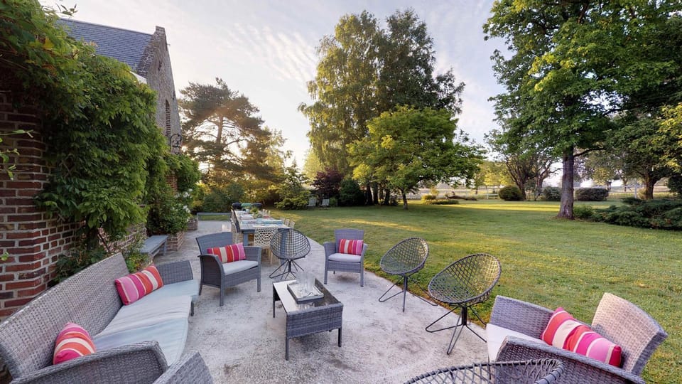 Patio, Spring, Day, Natural landscape, Garden, Living room, Seating area, Garden view