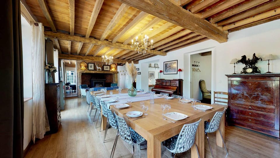 Kitchen or kitchenette, Living room, Seating area, Dining area, pet friendly