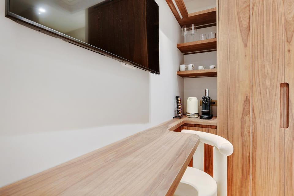 TV and multimedia, Kitchen or kitchenette, Dining area