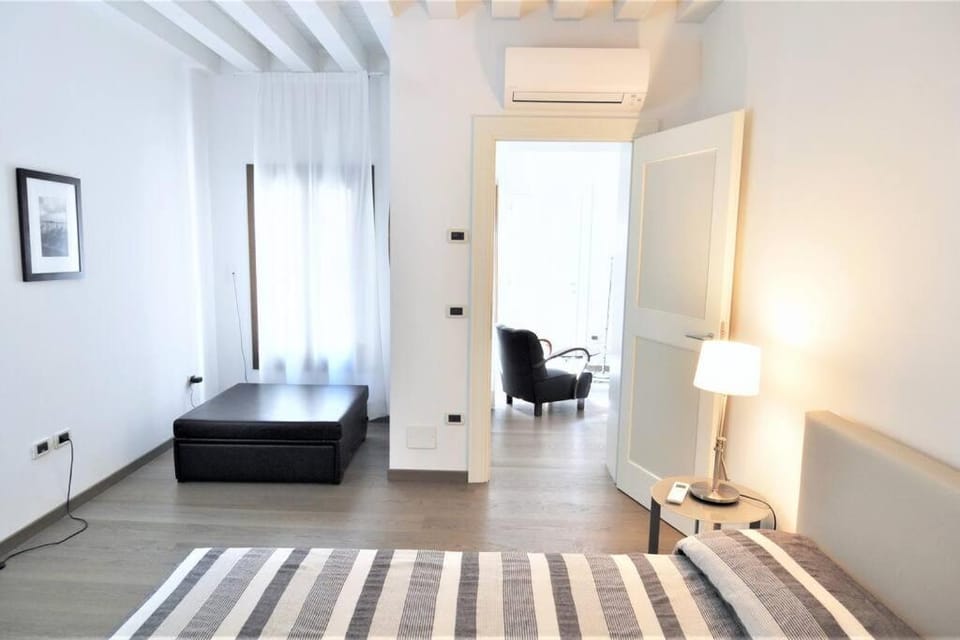 Stylish apartment 100 meters from San Marco square Apartment in San Marco