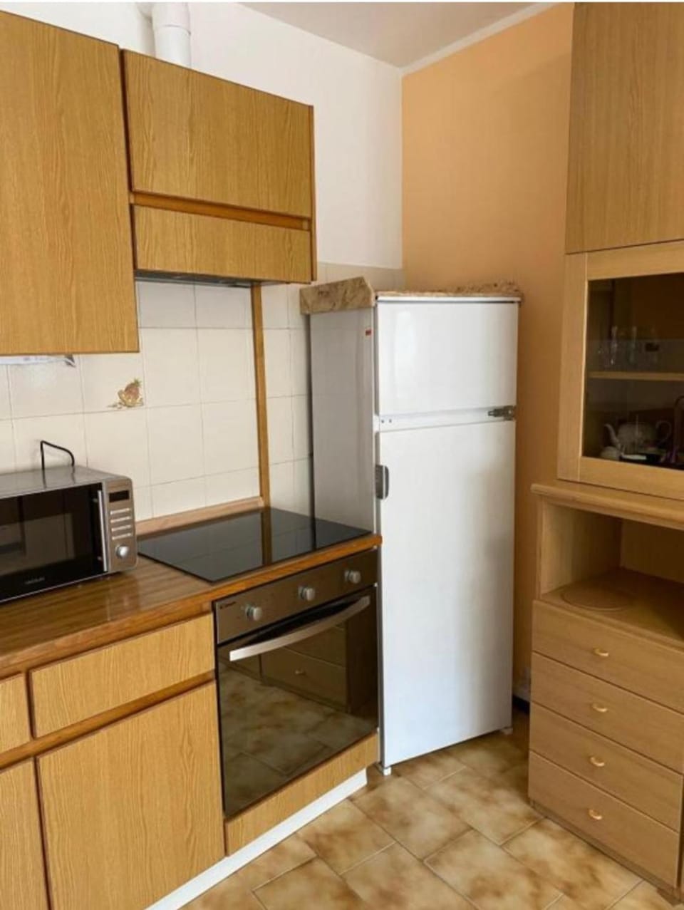 Kitchen or kitchenette, oven
