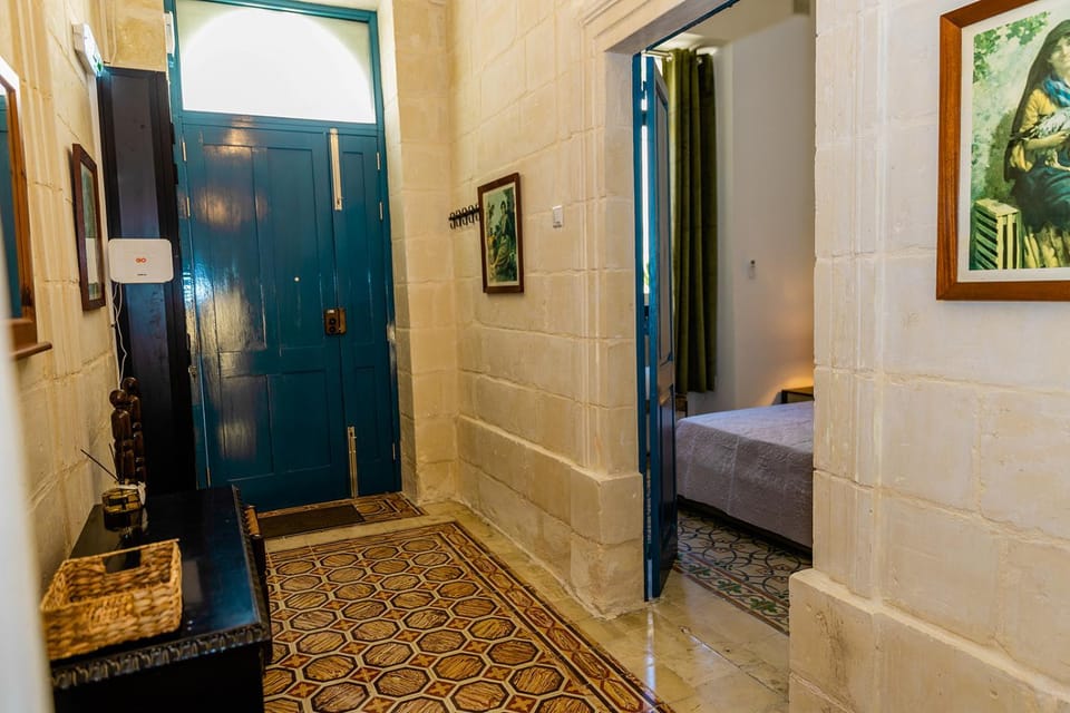Characterful ground floor townhouse Apartment in Saint Julians