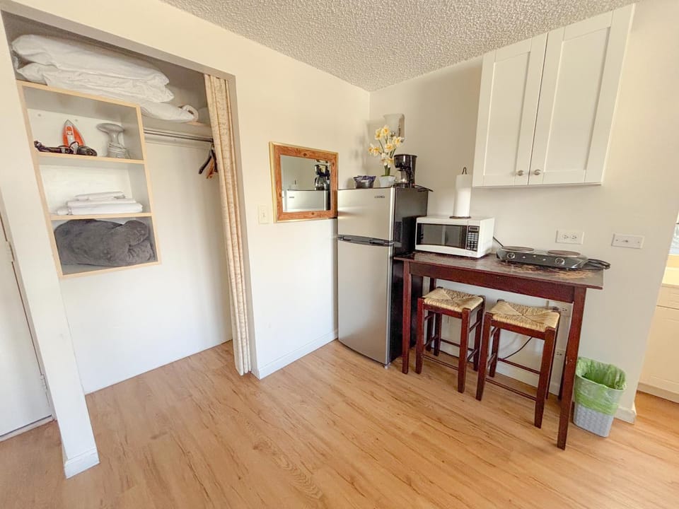 Mellow Kuhio Village Studio Apartment in Honolulu