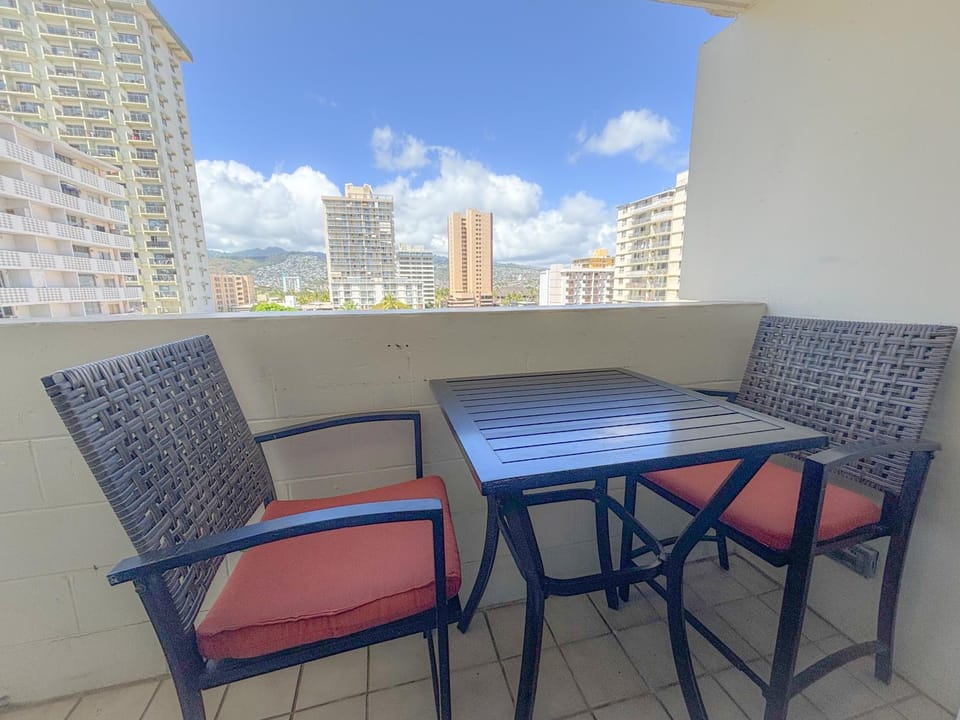 Mellow Kuhio Village Studio Apartment in Honolulu