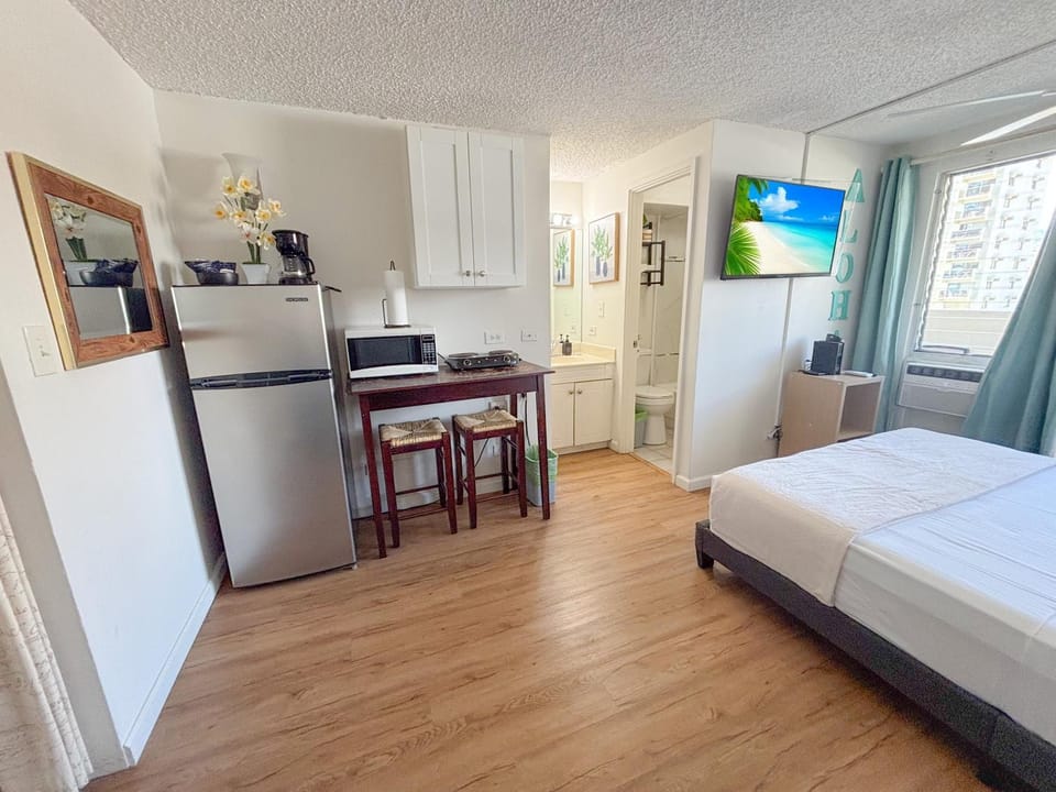Mellow Kuhio Village Studio Apartment in Honolulu