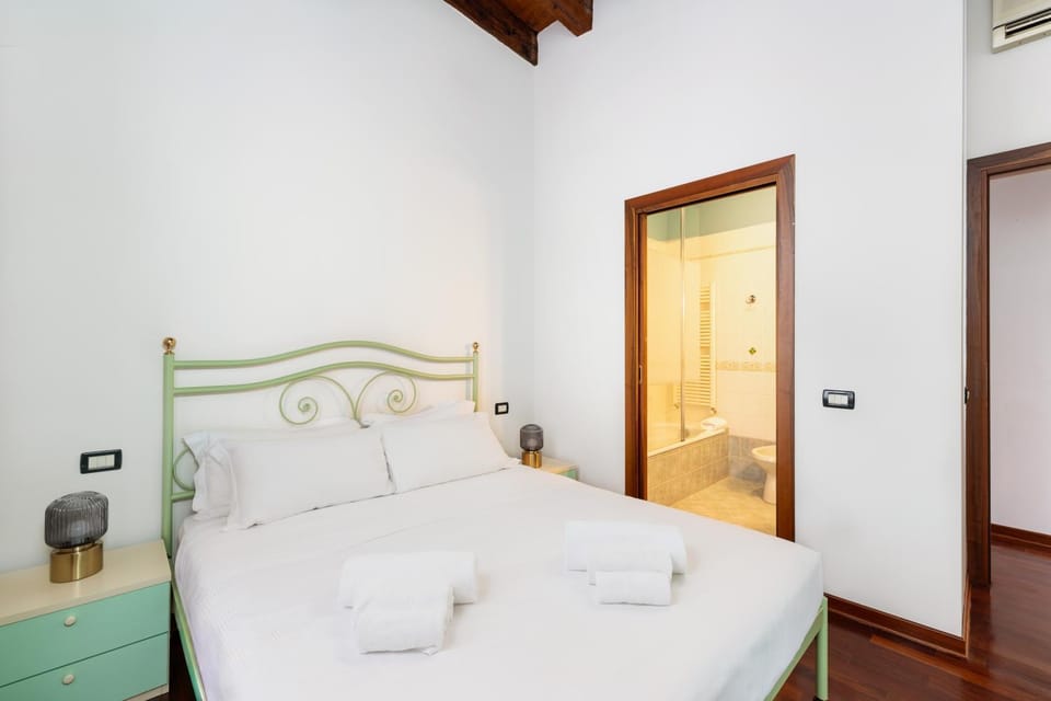 Bed, Bathroom, Photo of the whole room, Bedroom, towels, air conditioner