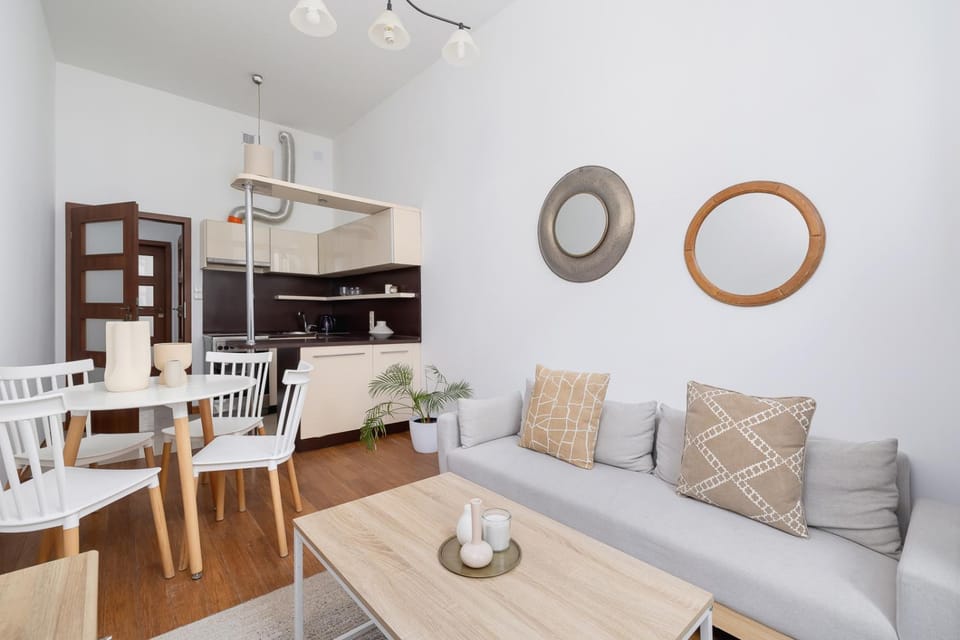 Kitchen or kitchenette, Living room, Seating area, Dining area, stove