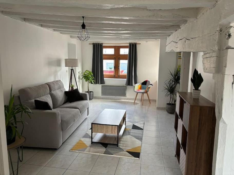 Appartement Situé au cœur de Brissac-Quincé Apartment in Pays de la Loire
