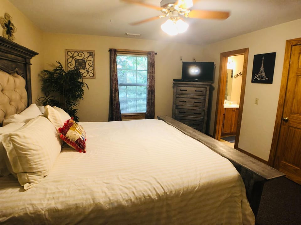 Briarstone Lodge Condo 13B by Eden Crest Apartment in Pigeon Forge