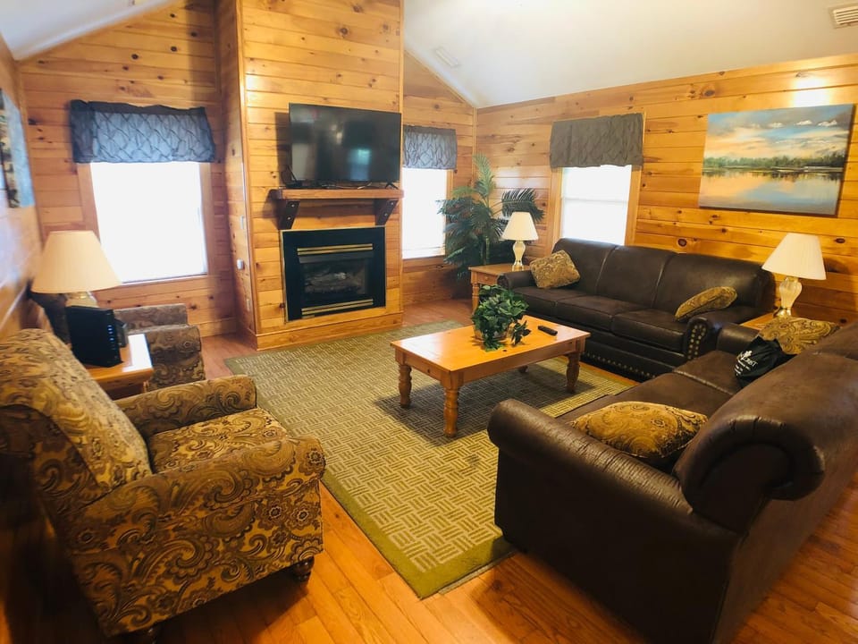 Briarstone Lodge Condo 13B by Eden Crest Apartment in Pigeon Forge