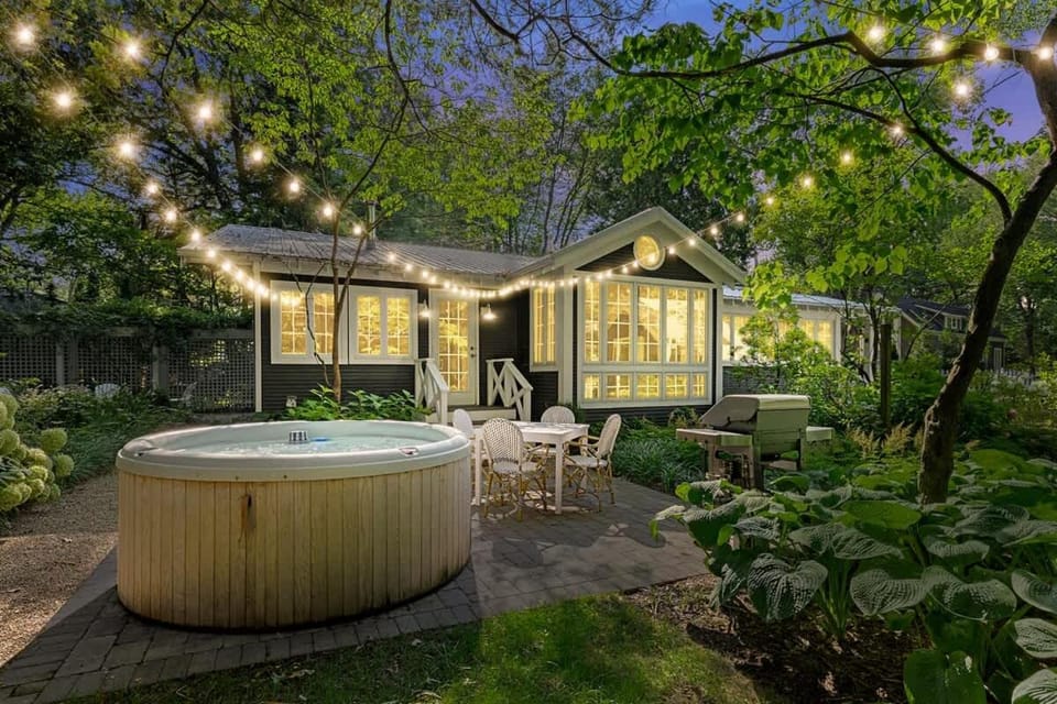Leo Cottage by Juniper Holiday + Home House in Chikaming Township