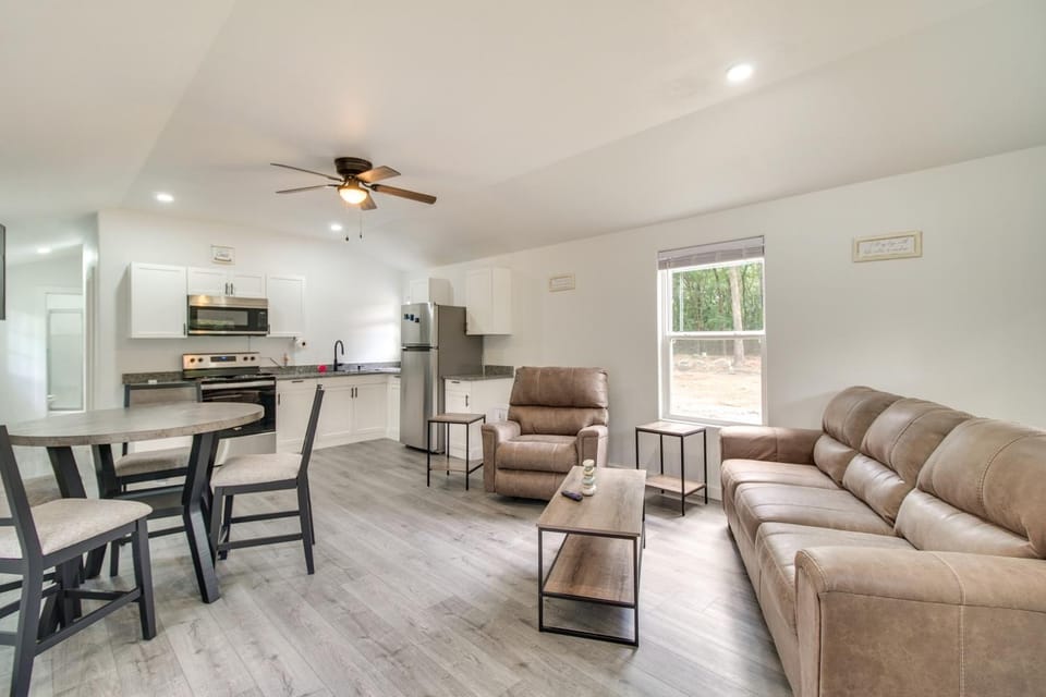 Grove Cabin - Walk to Grand Lake o the Cherokees! Cabin in Grove