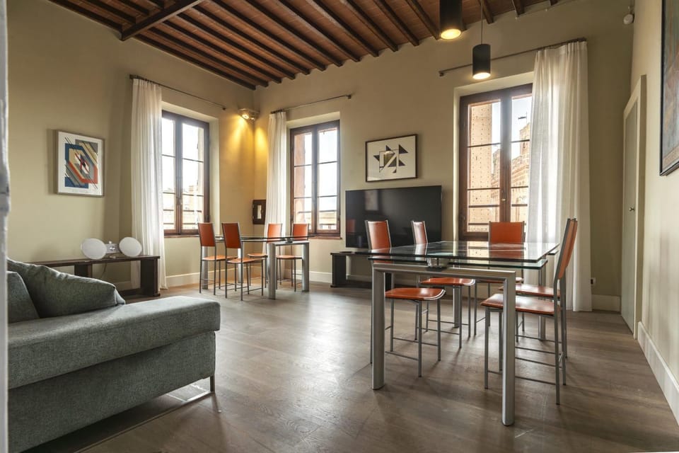 TV and multimedia, Living room, Seating area, Dining area