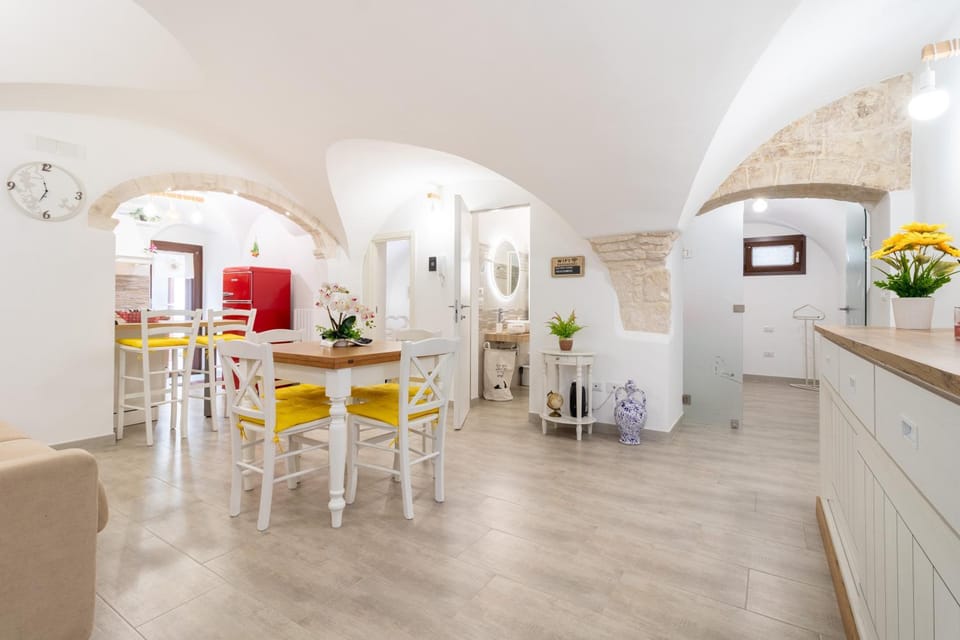 Property building, Kitchen or kitchenette, Living room