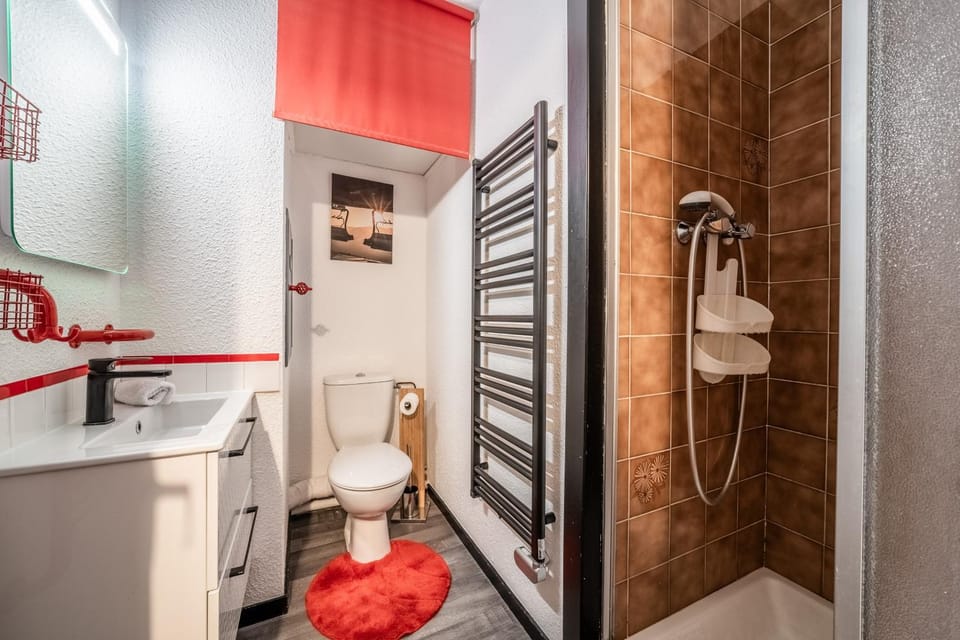 Bathroom, Living room