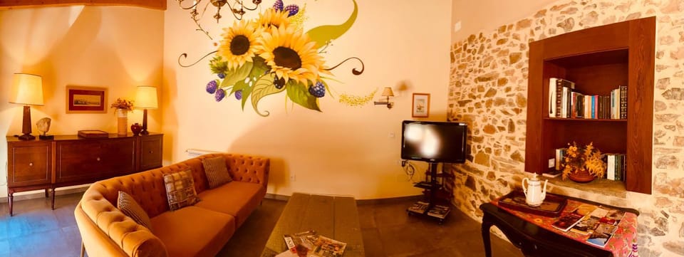Library, TV and multimedia, Living room, Photo of the whole room, Garden view