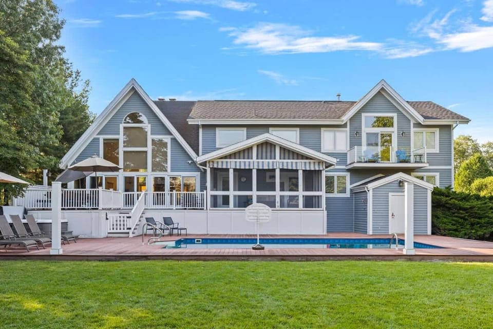 Main Destination by Juniper Holiday + Home House in Grand Beach