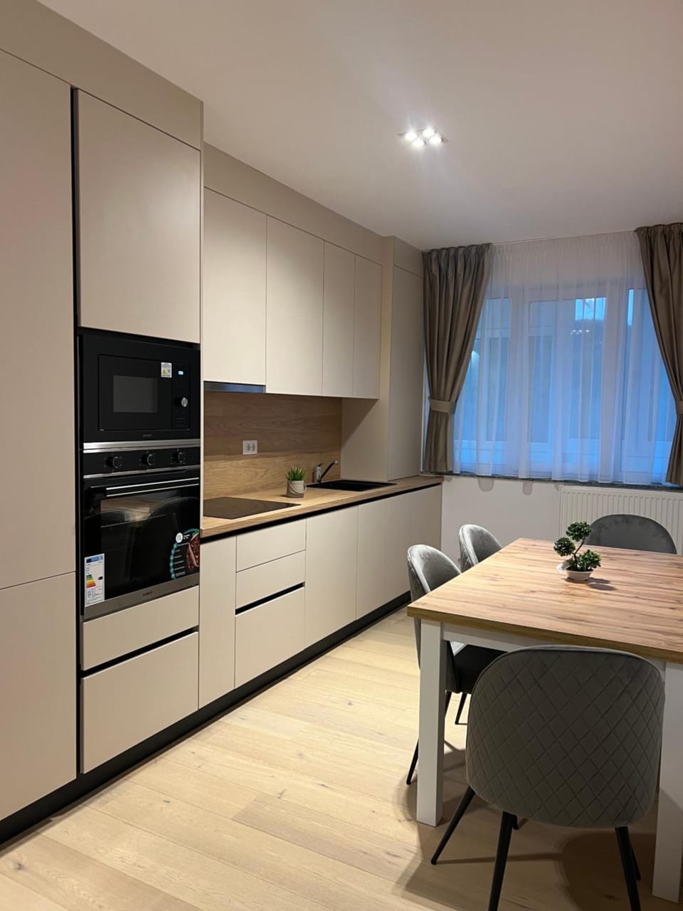 Luxury Sunny Apartments near City Center Suceava Apartment in Romania