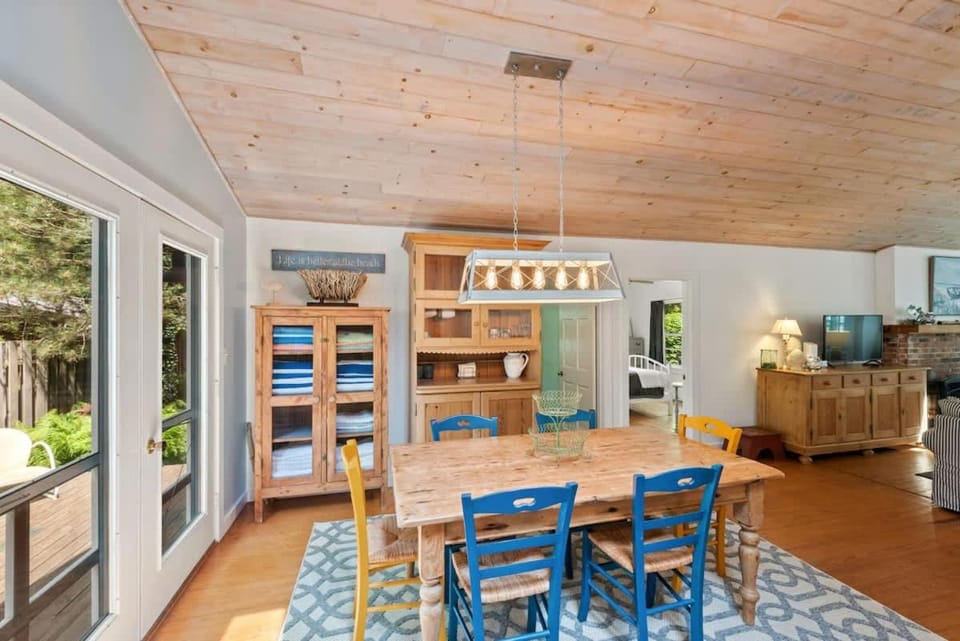 Nan's Escape by Juniper Holiday + Home House in Chikaming Township