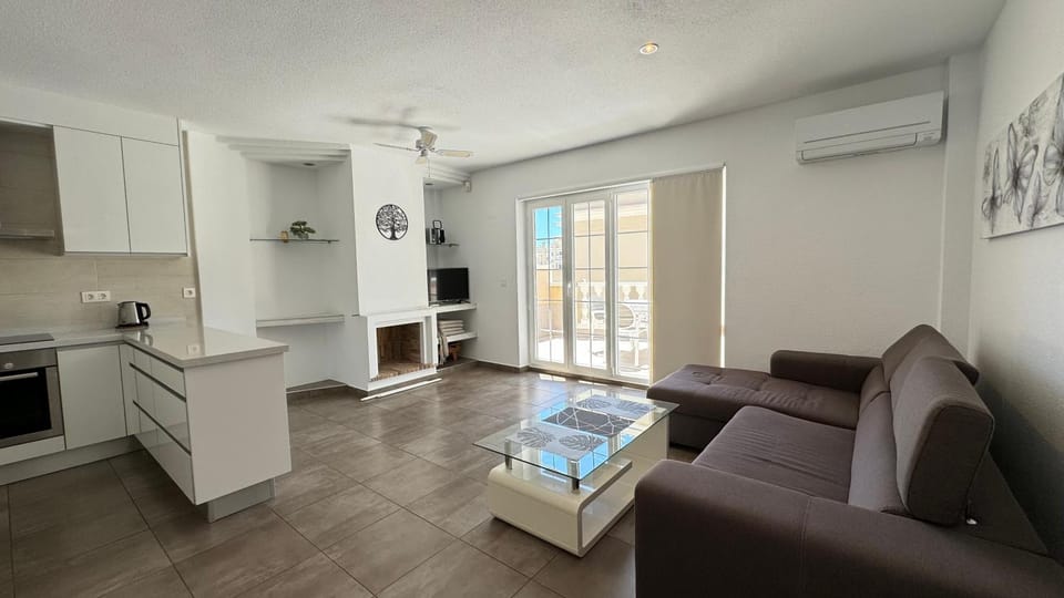 Kitchen or kitchenette, Living room, Seating area, Dining area, air conditioner