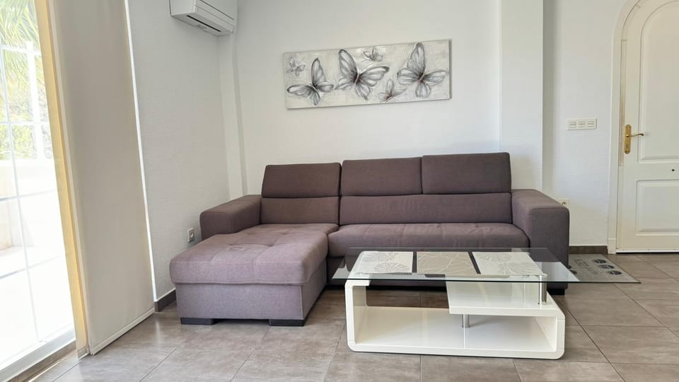 Living room, Seating area, air conditioner