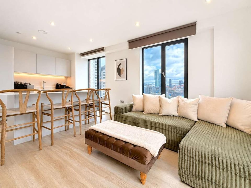 Alabaster Suite by CasaCity Apartment in Salford