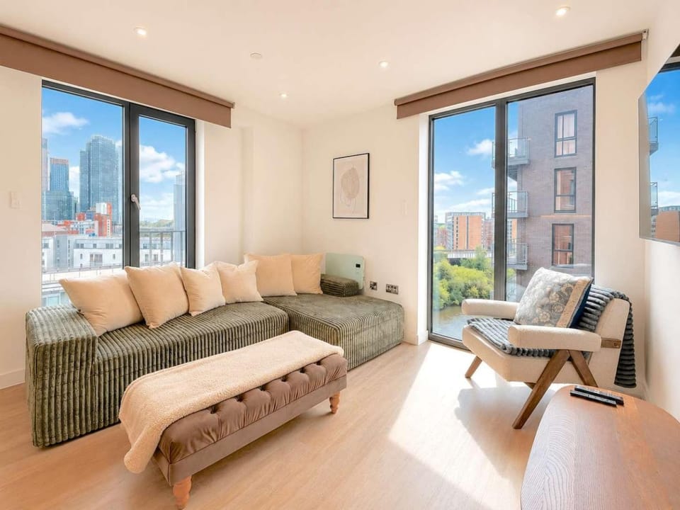 Alabaster Suite by CasaCity Apartment in Salford