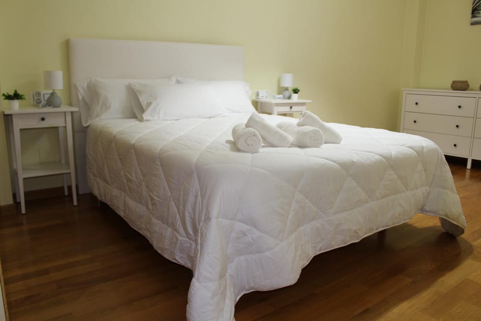 Bed, Photo of the whole room, Decorative detail, Decorative detail, Bedroom, towels, towels, wardrobe