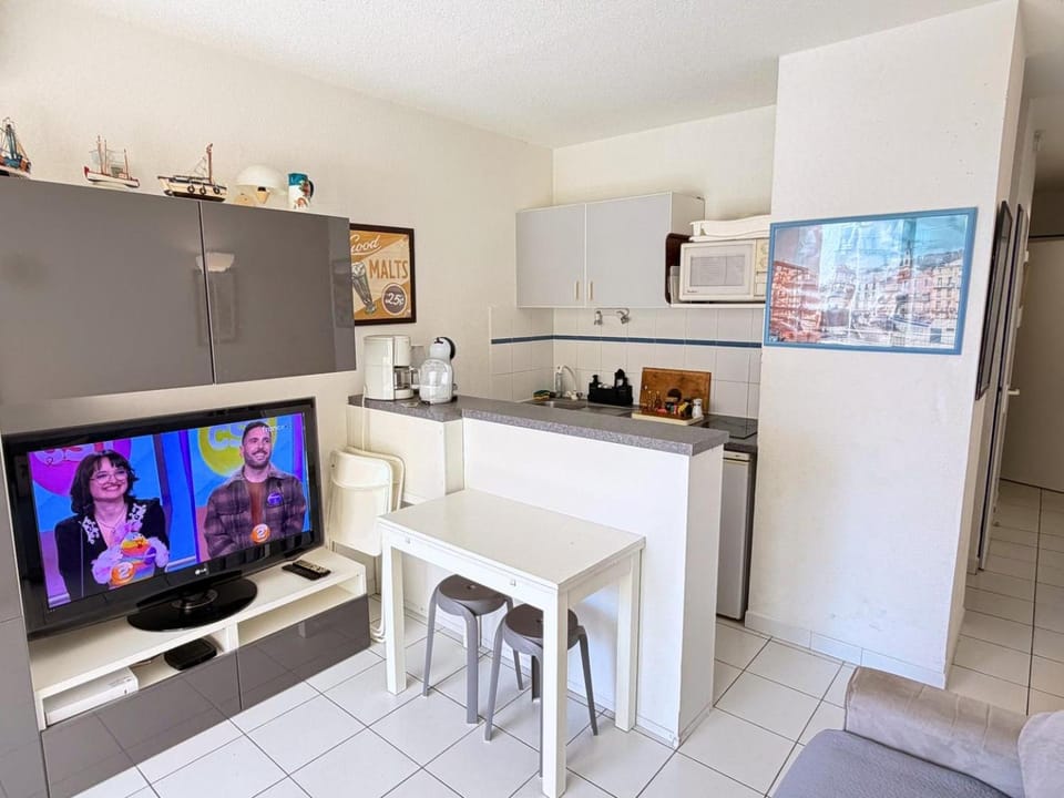 Le Pajo - 50m des plages - Wifi Piscine clim et parking Apartment in Occitanie