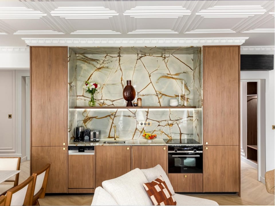 Coffee/tea facilities, Kitchen or kitchenette, Living room, stove, toaster