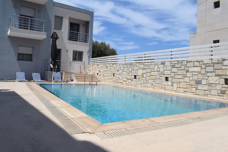 Swimming pool, sunbed